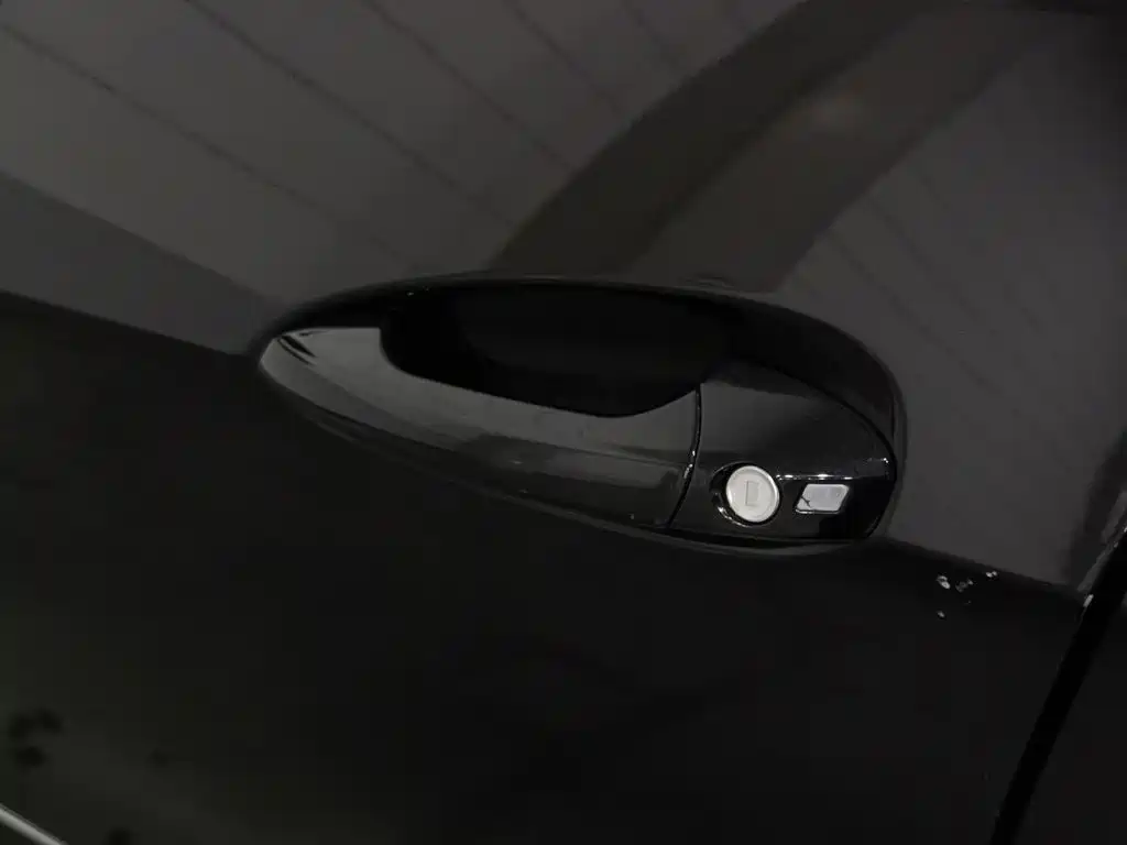 Mercedes-Benz E-Class — миниатюра 18