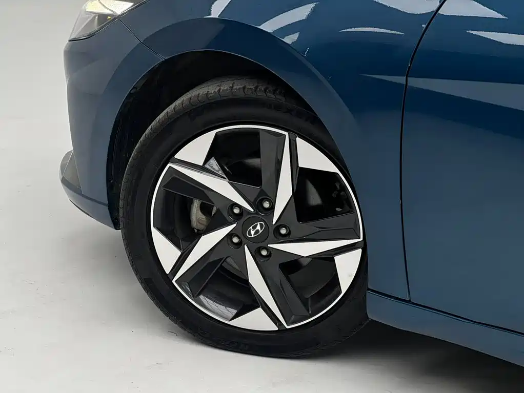 Hyundai Elantra — миниатюра 12
