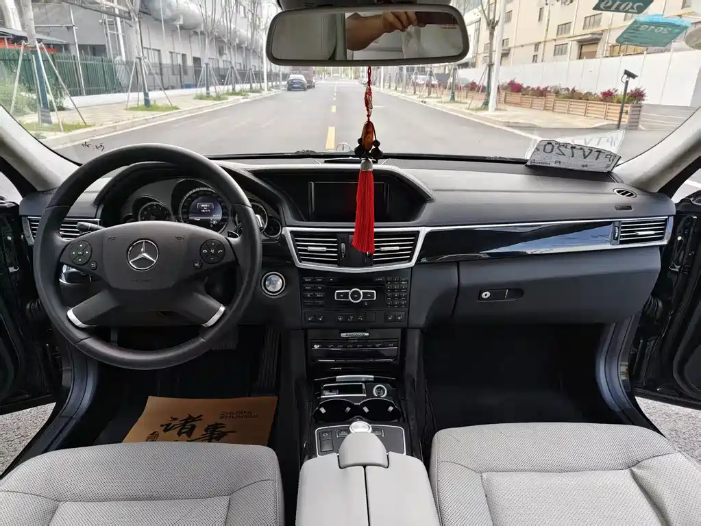 Mercedes-Benz E-Class — миниатюра 10