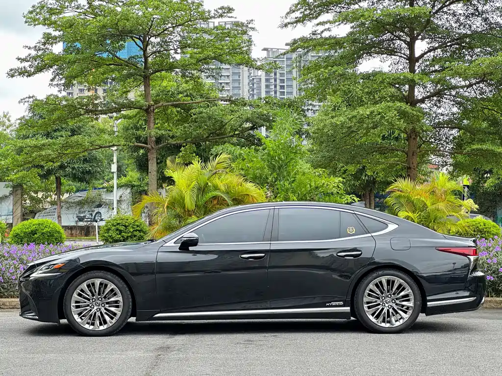 LEXUS LS