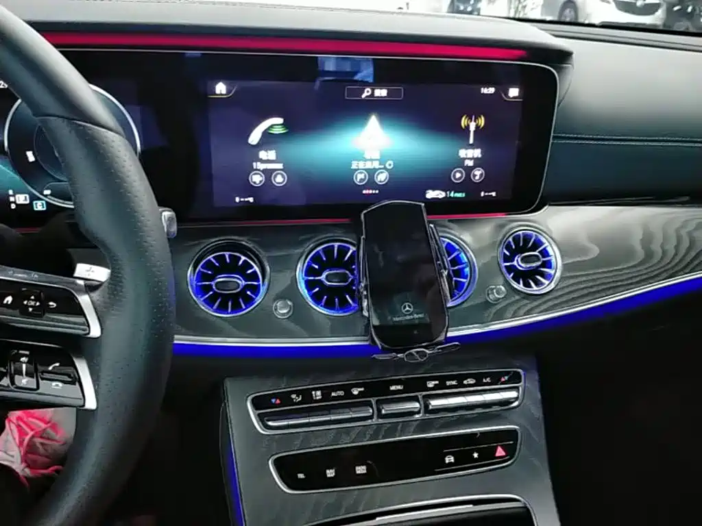 Mercedes-Benz E-Class — миниатюра 13