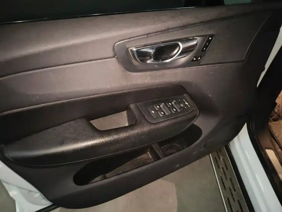 Volvo XC60 2019 T5 V