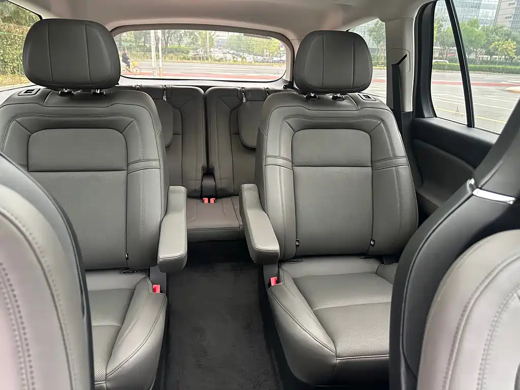 Lincoln Aviator — миниатюра 18