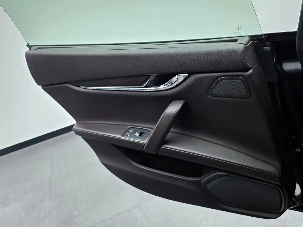Maserati Quattroporte — миниатюра 20