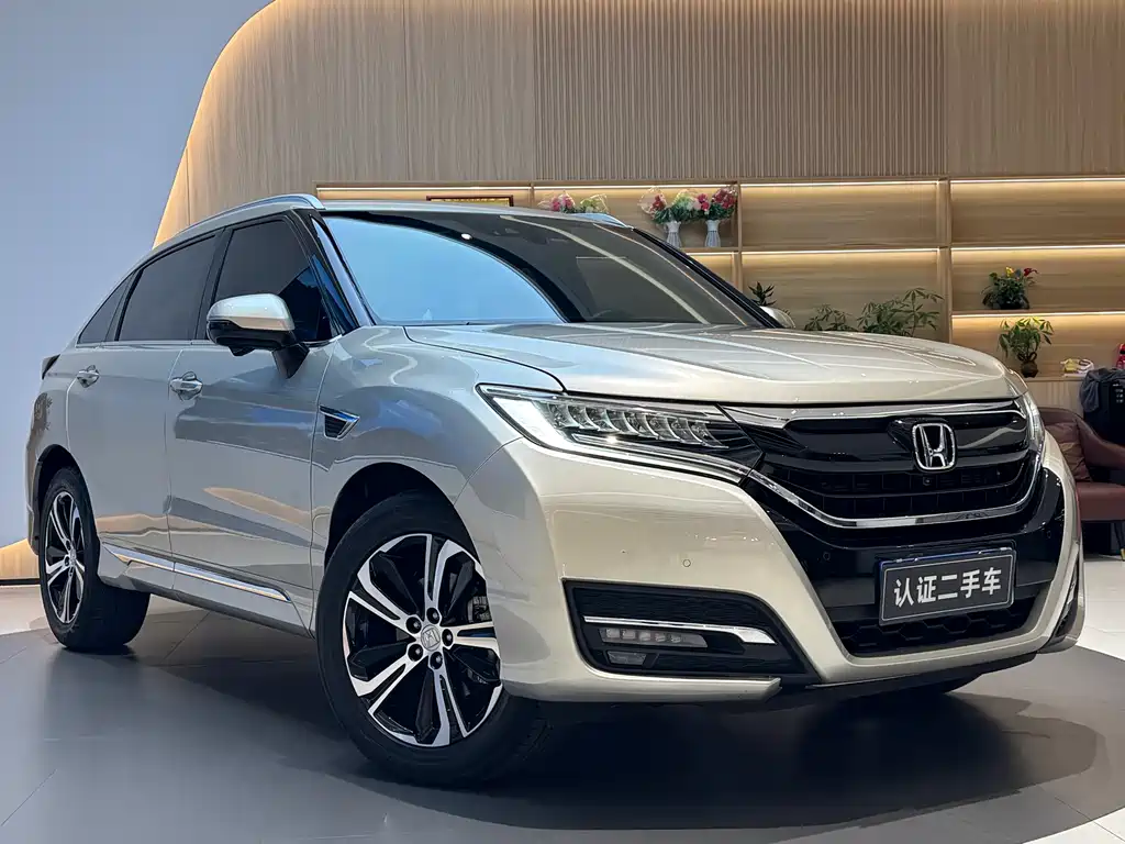 HONDA UR V