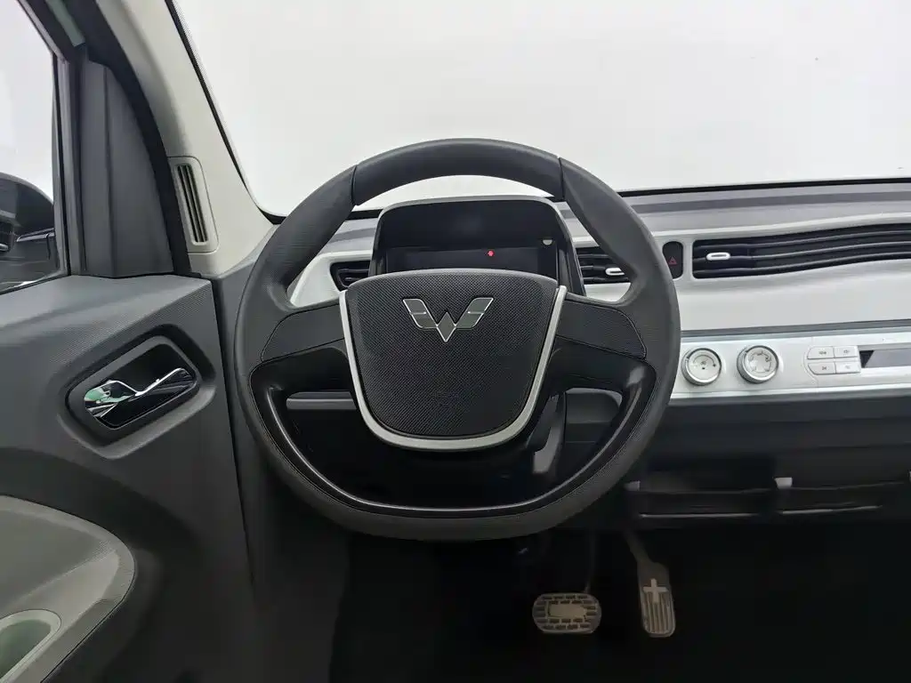 Wuling MINIEV — миниатюра 11
