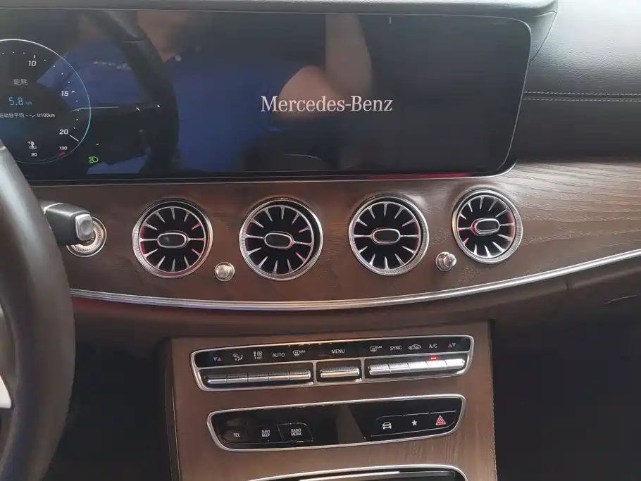 Mercedes-Benz E-Class — миниатюра 13