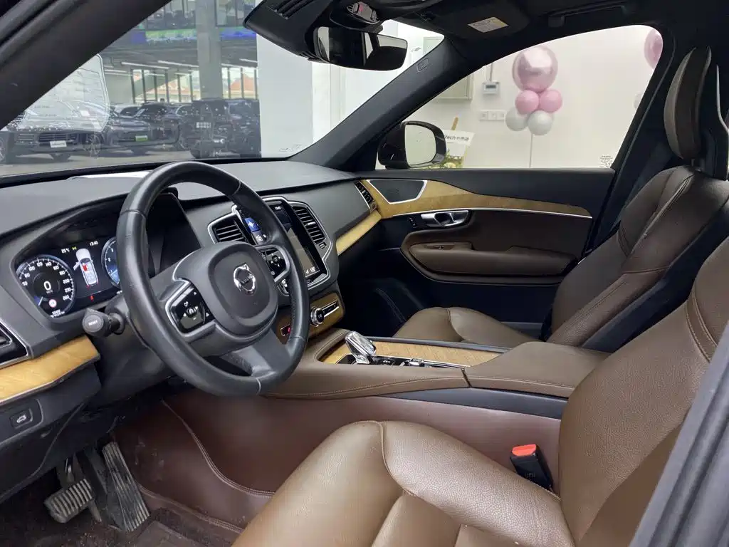 Volvo XC90 2021 B6 Luxury 7 мест