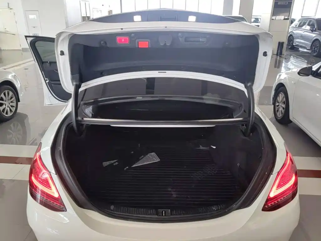 Mercedes-Benz C-Class — миниатюра 19