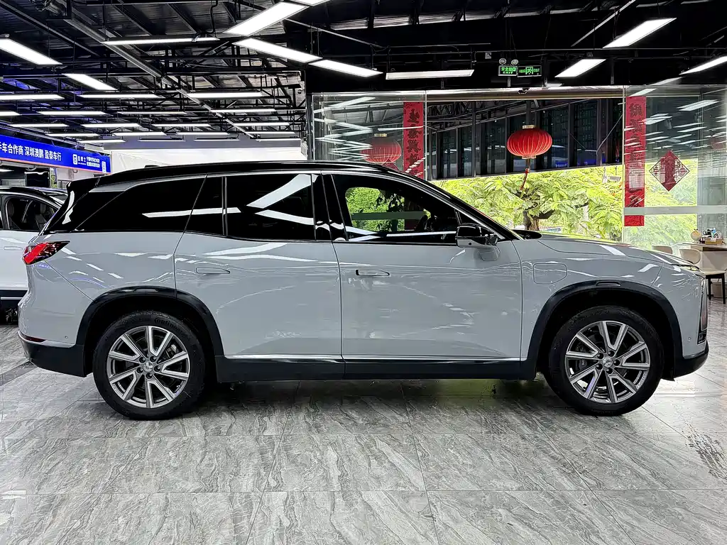 NIO ES8 2020 580KM мест