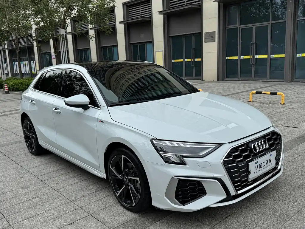 AUDI  A3