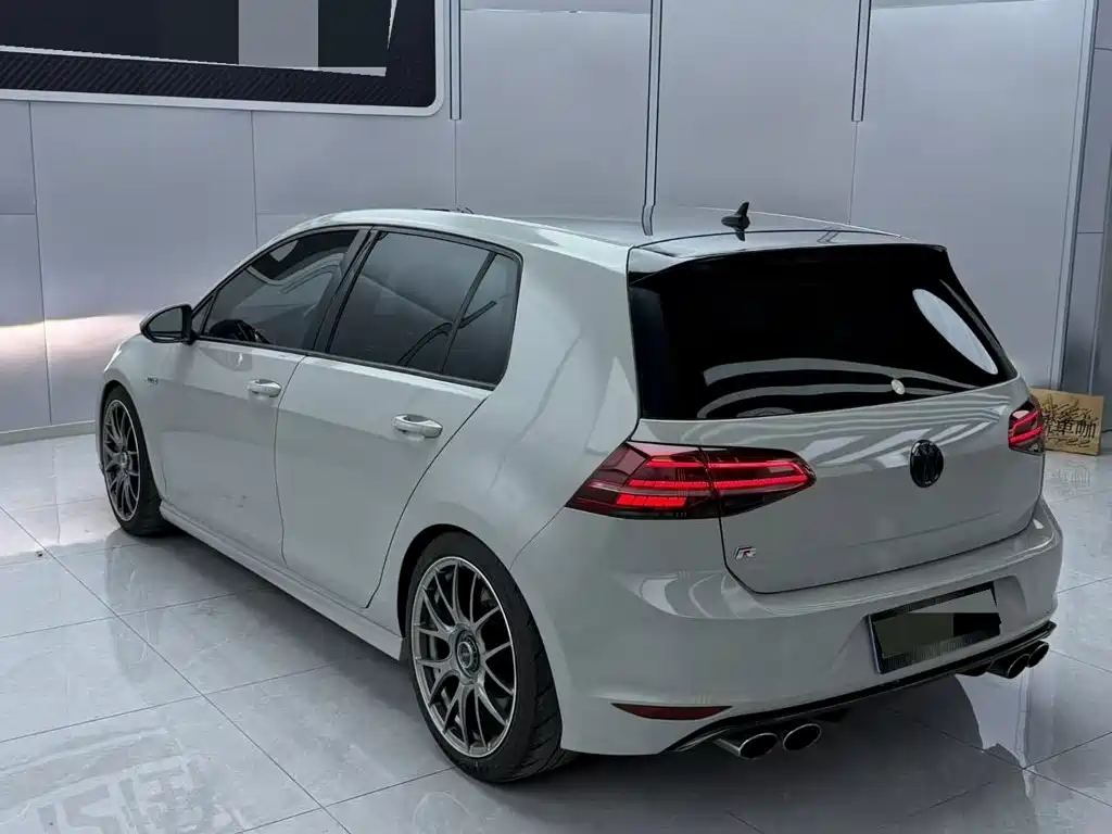 Volkswagen Golf 2015 2.0TSI R