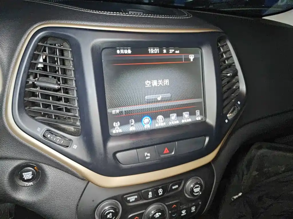 Jeep Cherokee — миниатюра 9
