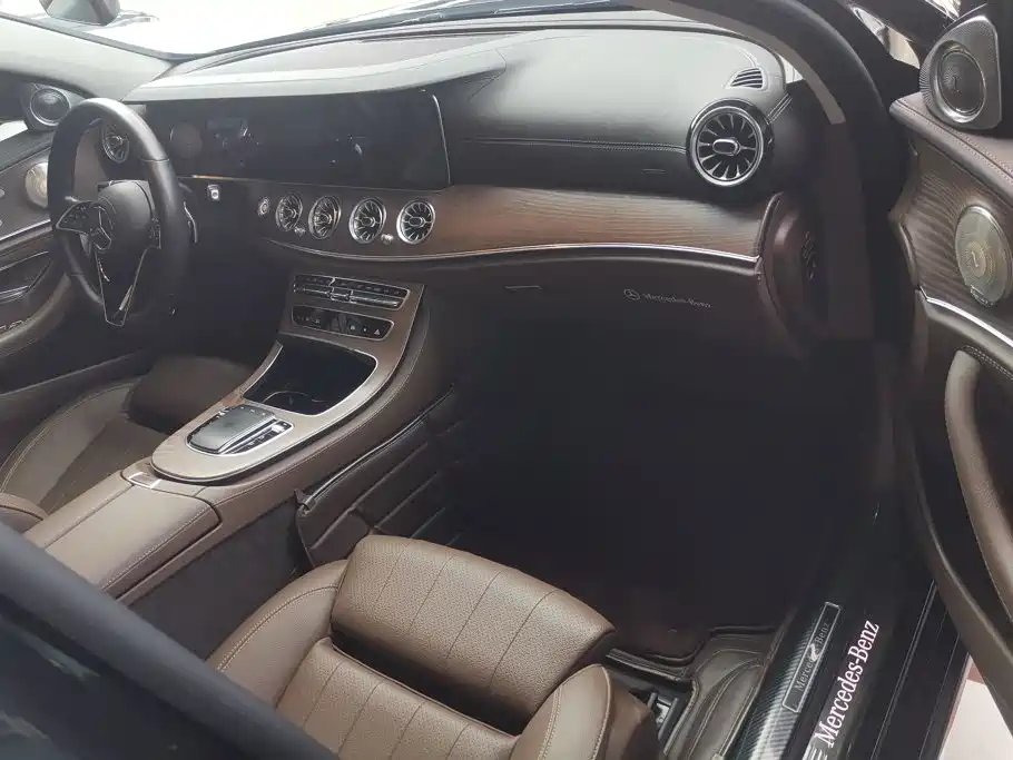 Mercedes-Benz E-Class — миниатюра 8