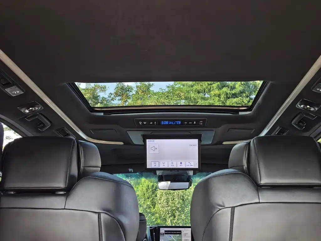 Toyota Alphard — миниатюра 18