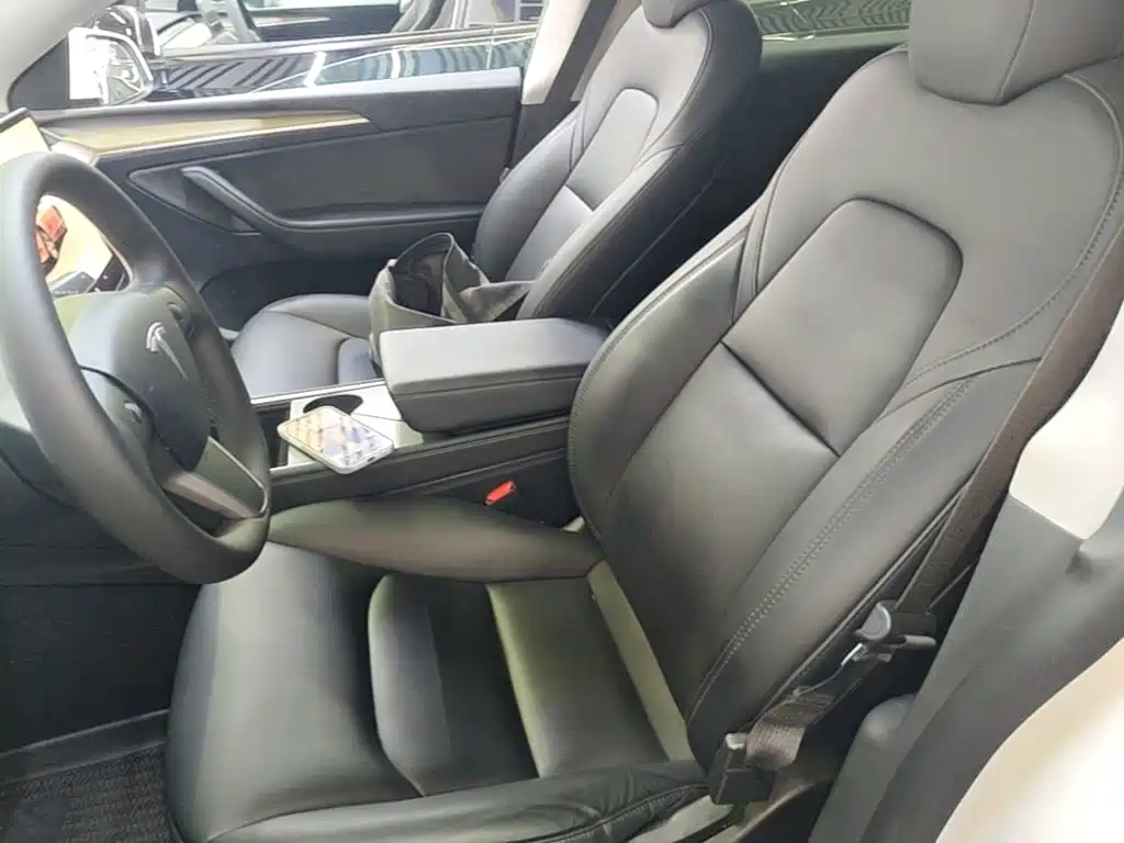 Tesla Model Y — миниатюра 15