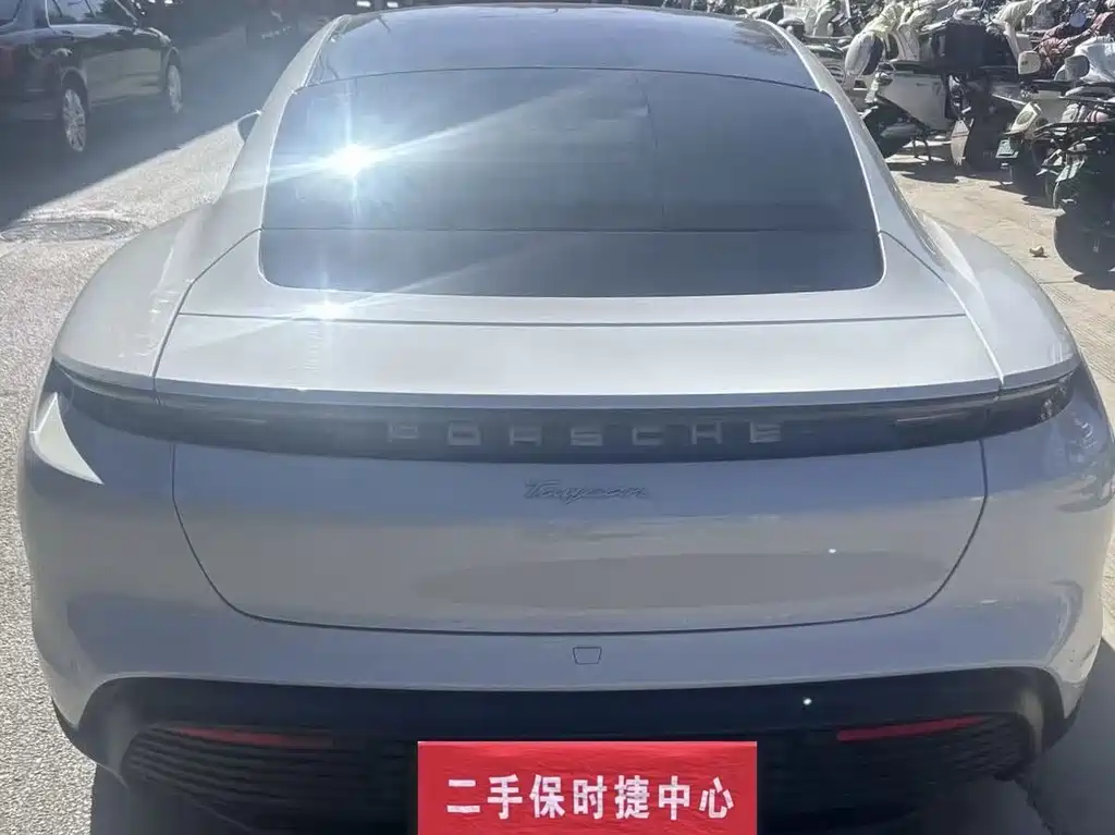 Porsche Taycan — миниатюра 4