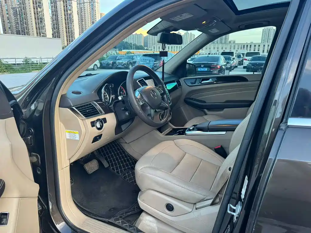 Mercedes-Benz M-Class — миниатюра 9