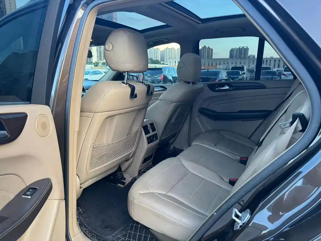 Mercedes-Benz M-Class — миниатюра 7