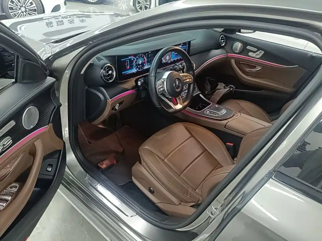 Mercedes-Benz E-Class — миниатюра 16