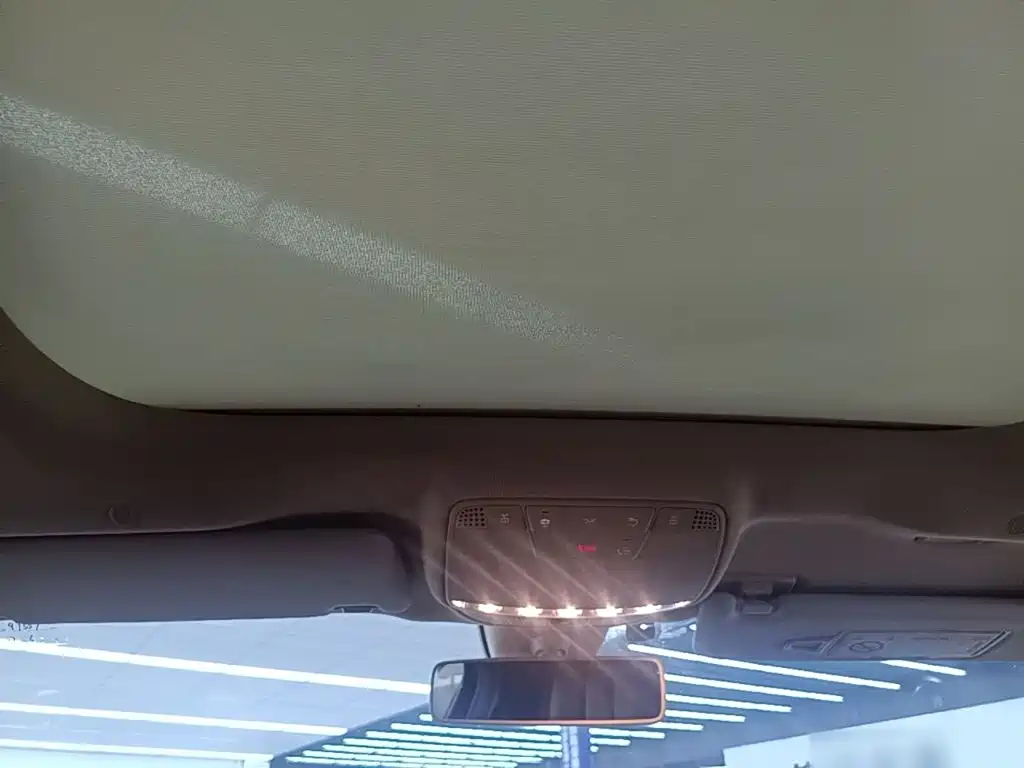 Mercedes-Benz E-Class — миниатюра 18