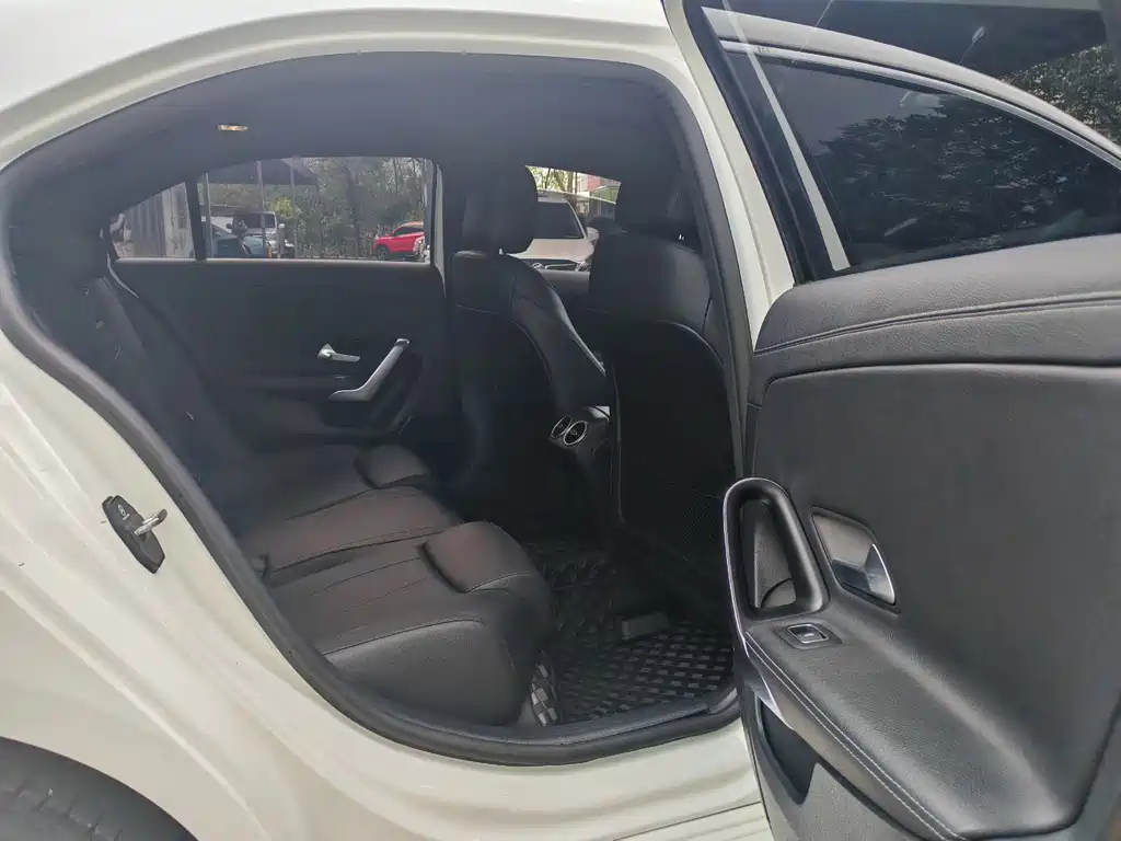 Mercedes-Benz A-Class — миниатюра 8