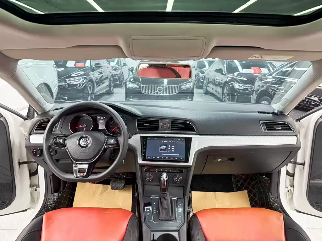 Volkswagen Lamando 2017 230TSI DSG