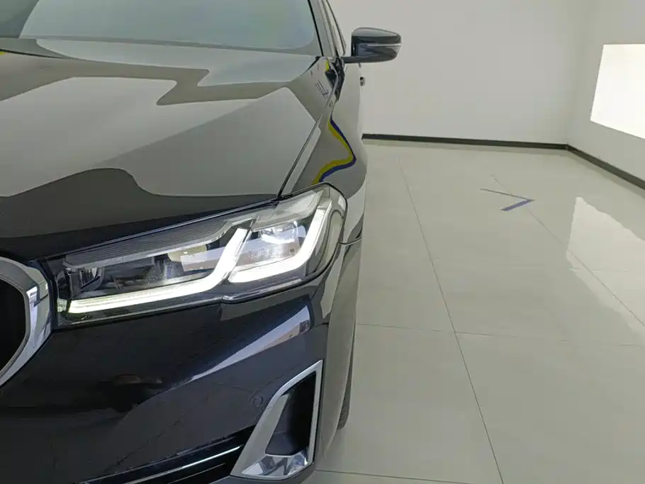BMW 5 Series — миниатюра 5