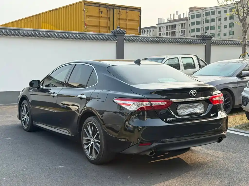 Toyota Camry — миниатюра 7