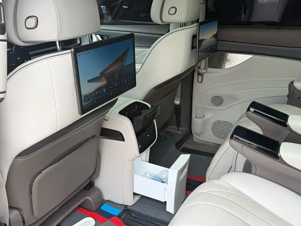 Denza D9 2022 EV 600 Flagship