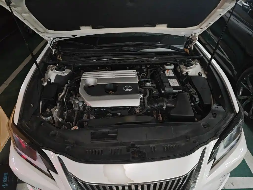 Lexus ES — миниатюра 11
