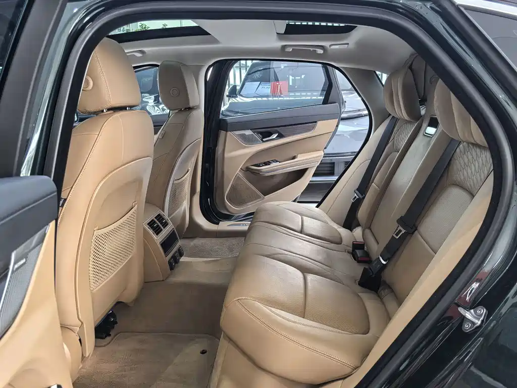 Jaguar XFL — миниатюра 10