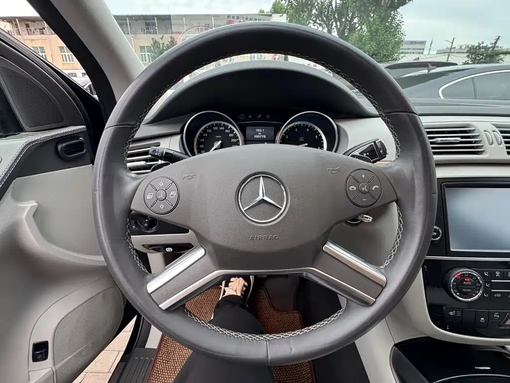 Mercedes-Benz R 2017 R 320 4MATIC