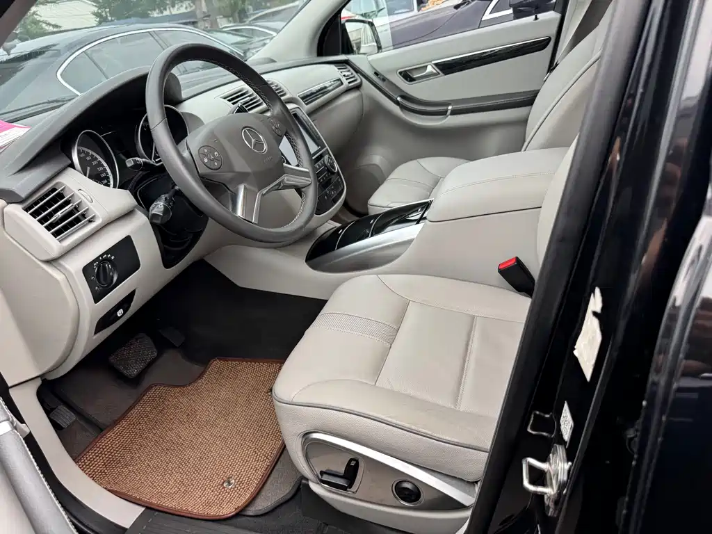 Mercedes-Benz R 2017 R 320 4MATIC