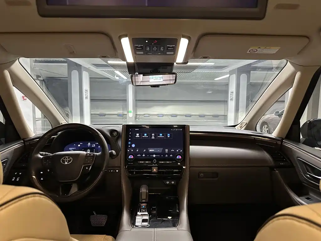 Toyota Alphard — миниатюра 8