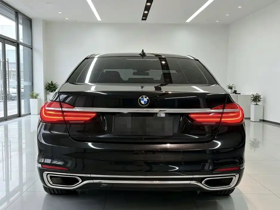 BMW 7 Series — миниатюра 8
