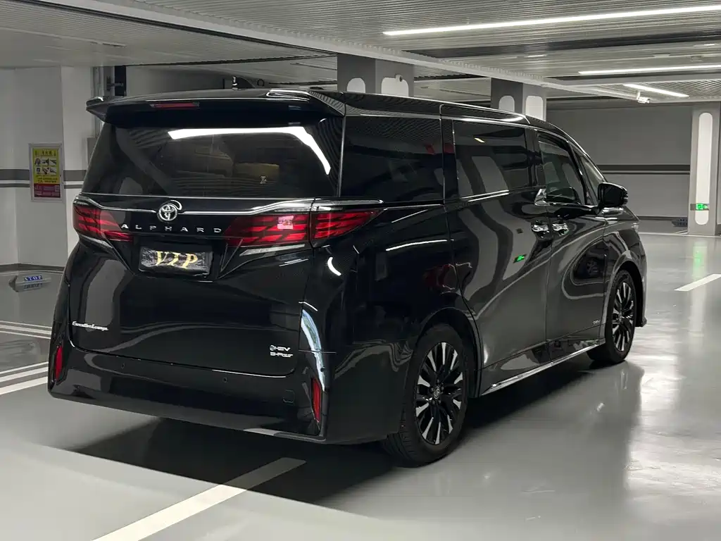 Toyota Alphard — миниатюра 29