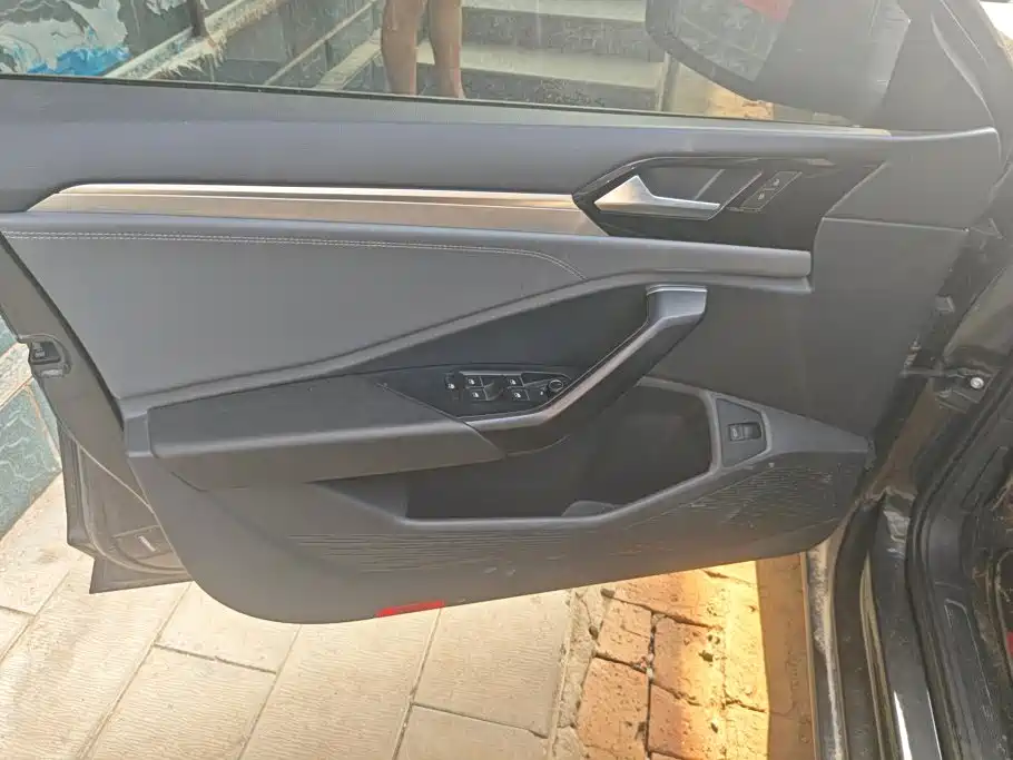 Volkswagen Sagitar — миниатюра 7