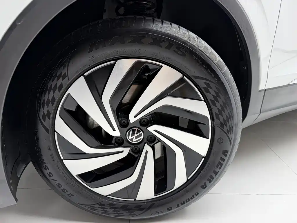 Volkswagen Tiguan L — миниатюра 17