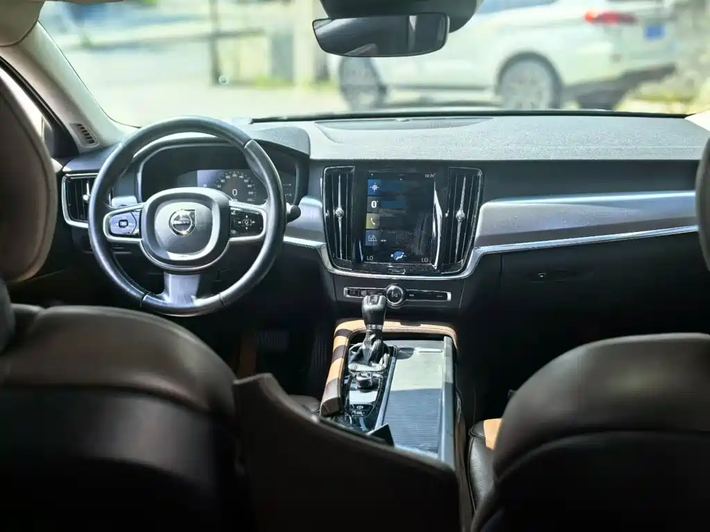 Volvo S90 — миниатюра 4