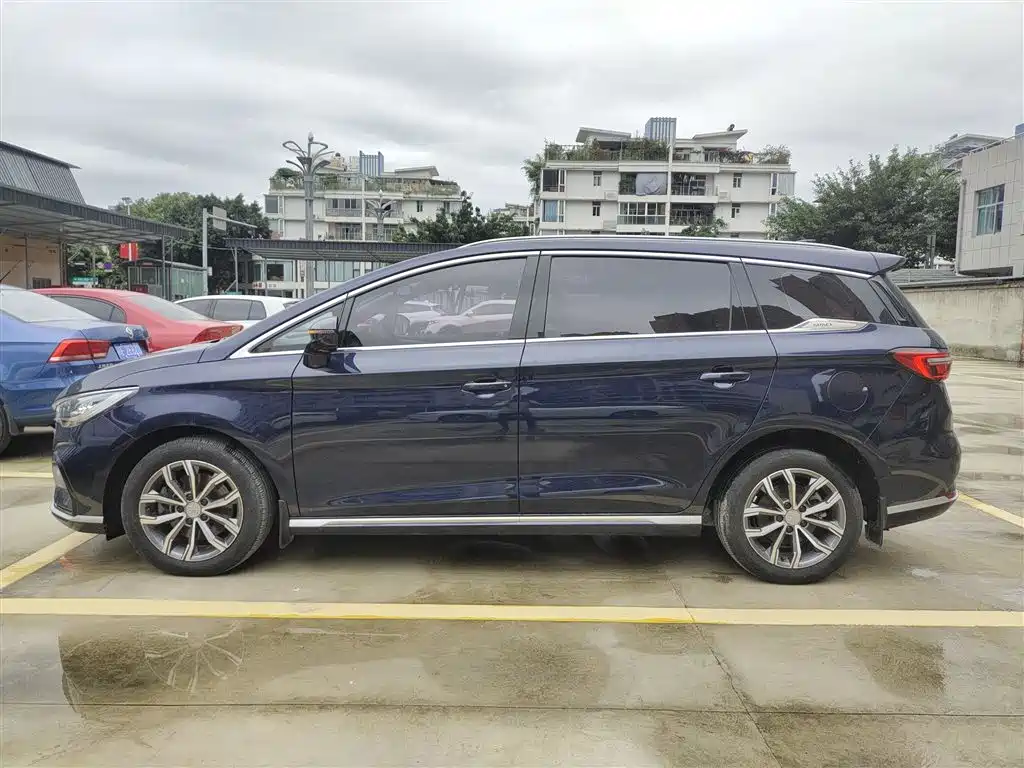 BYD SONG MAX