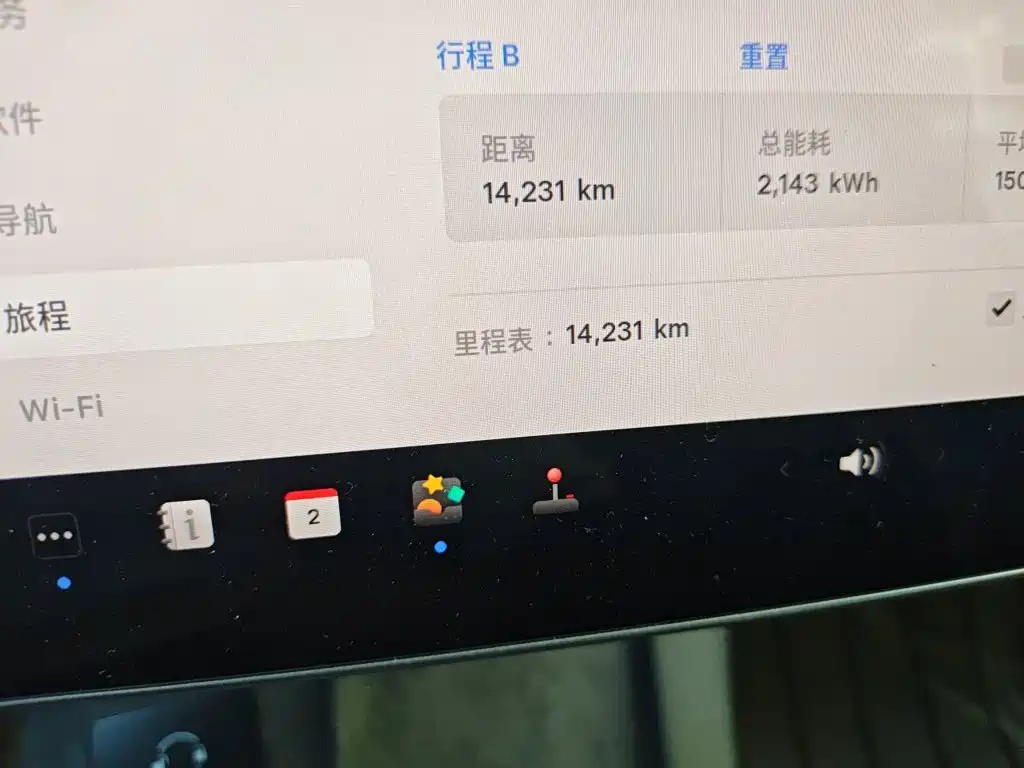 Tesla Model Y — миниатюра 8