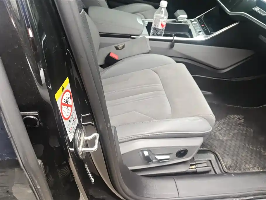 Audi A6L 2023 40 TFSI Luxury