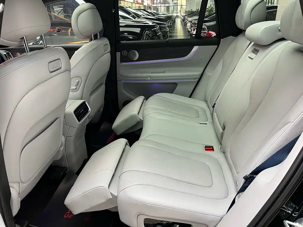 AITO ASK THE WORLD M9