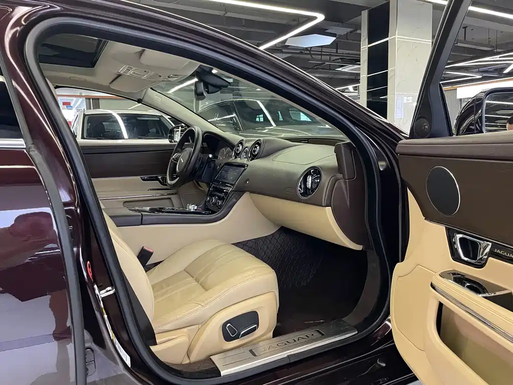 Jaguar XJ — миниатюра 10