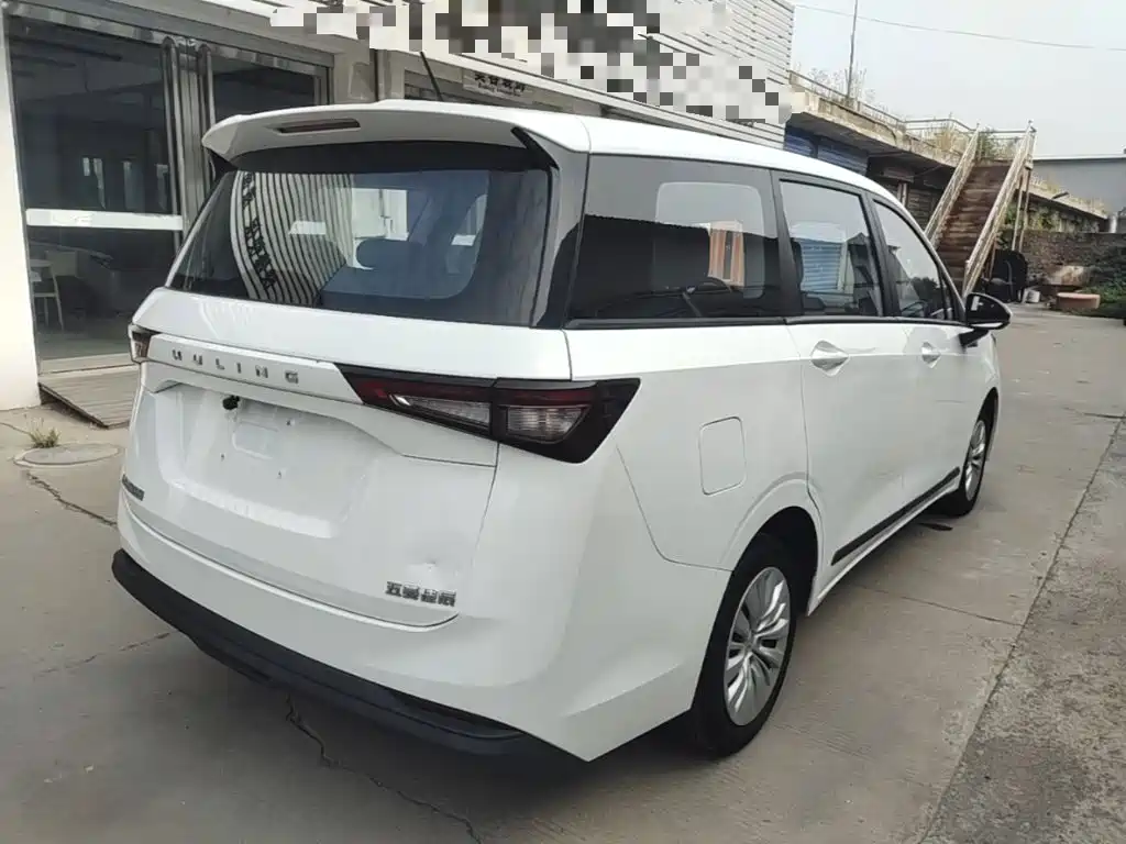 Wuling Jiachen — миниатюра 7