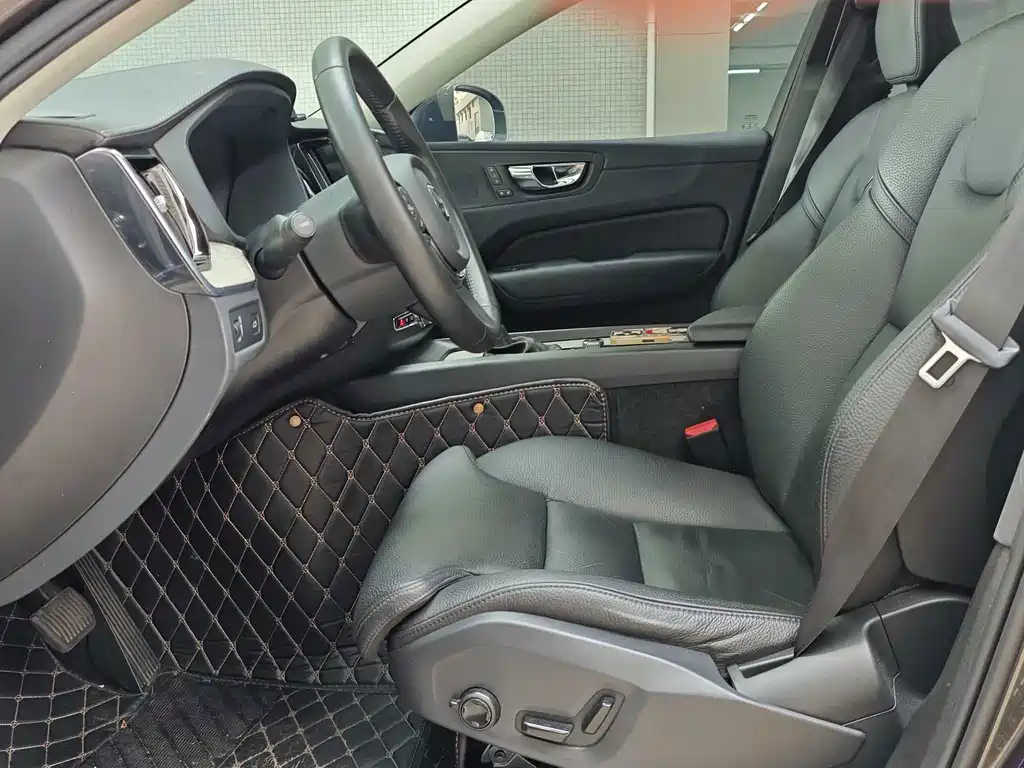 Volvo XC60 — миниатюра 11