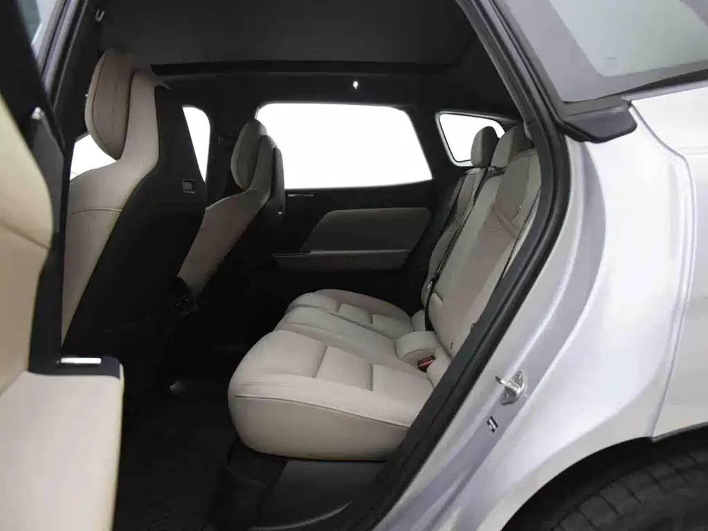 Volvo XC70 PHEV — миниатюра 5