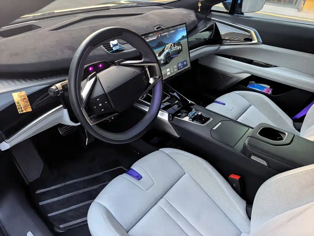 HiPhi HiPhi Z 2023 мест