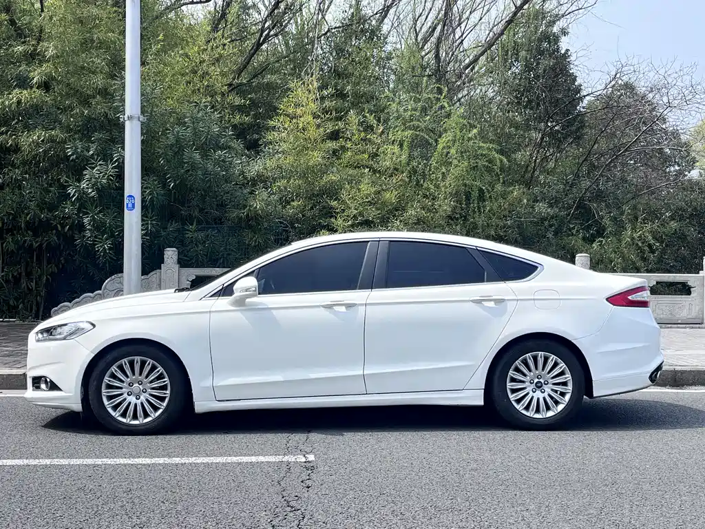 Ford Mondeo 2013 2.0L GTDi200 Fashion